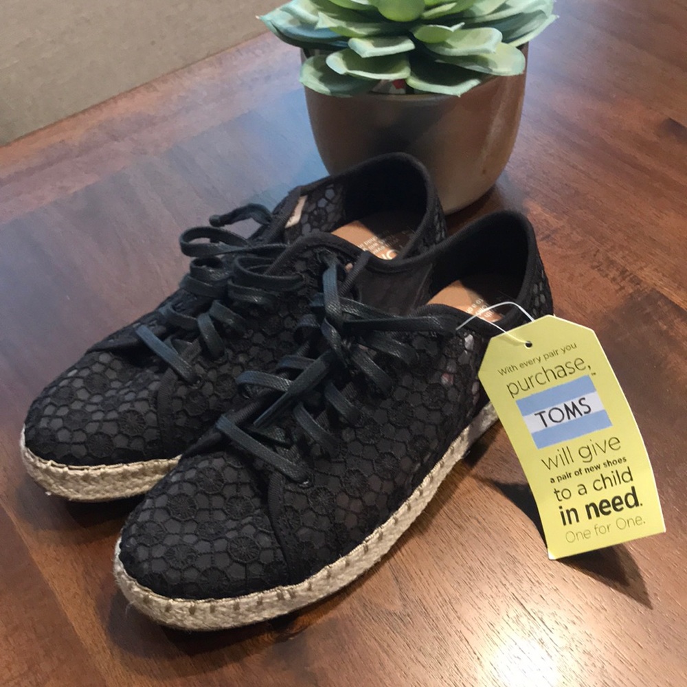 NWT toms Black mosaic shoes
